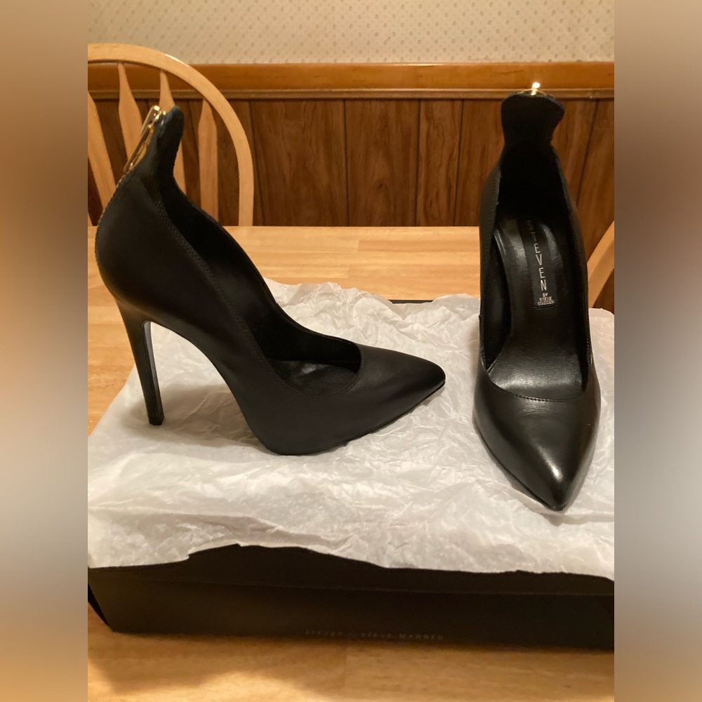 Steven by Steve Madden Black Leather Pumps